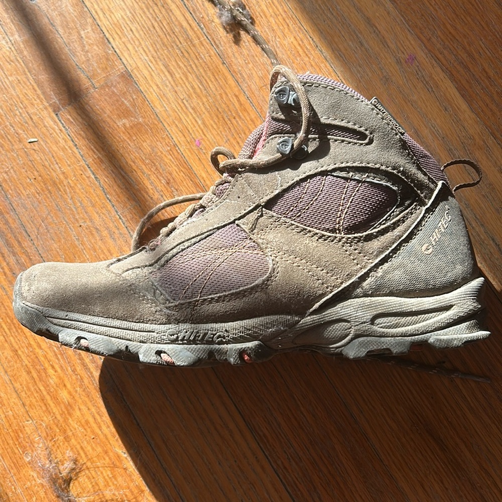 Women's HI TEC hiking shoes. Slightly used 6.5